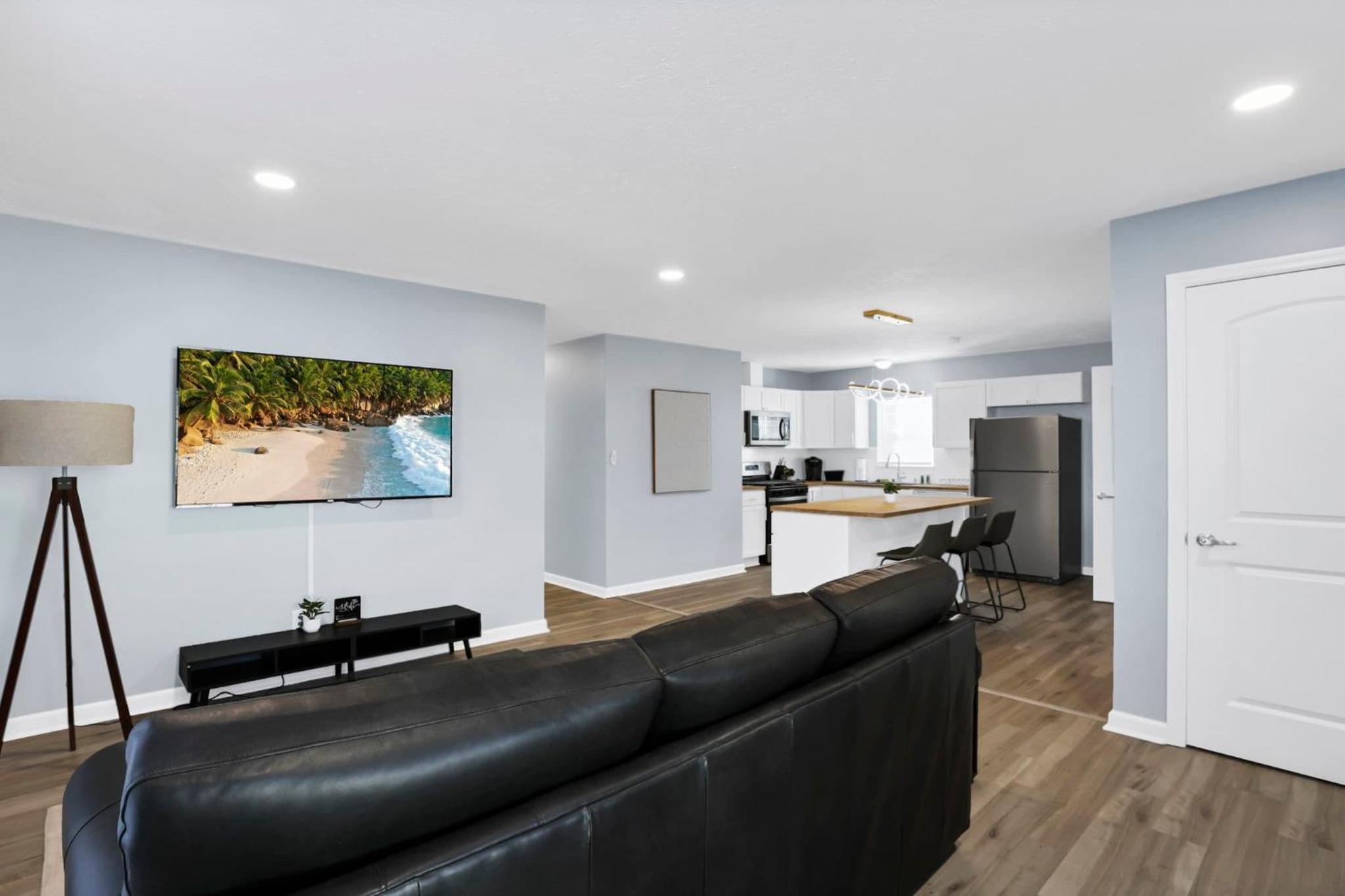 Charming 3-Bedroom Oasis Near Airport view 3