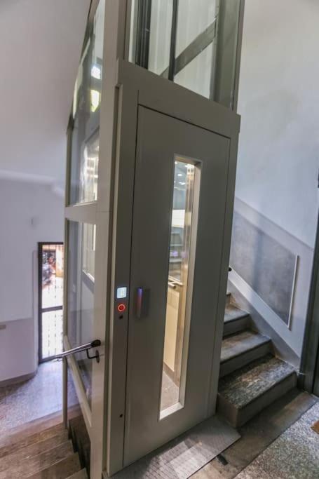 Sunny 2BR Penthouse Near Milano Centrale