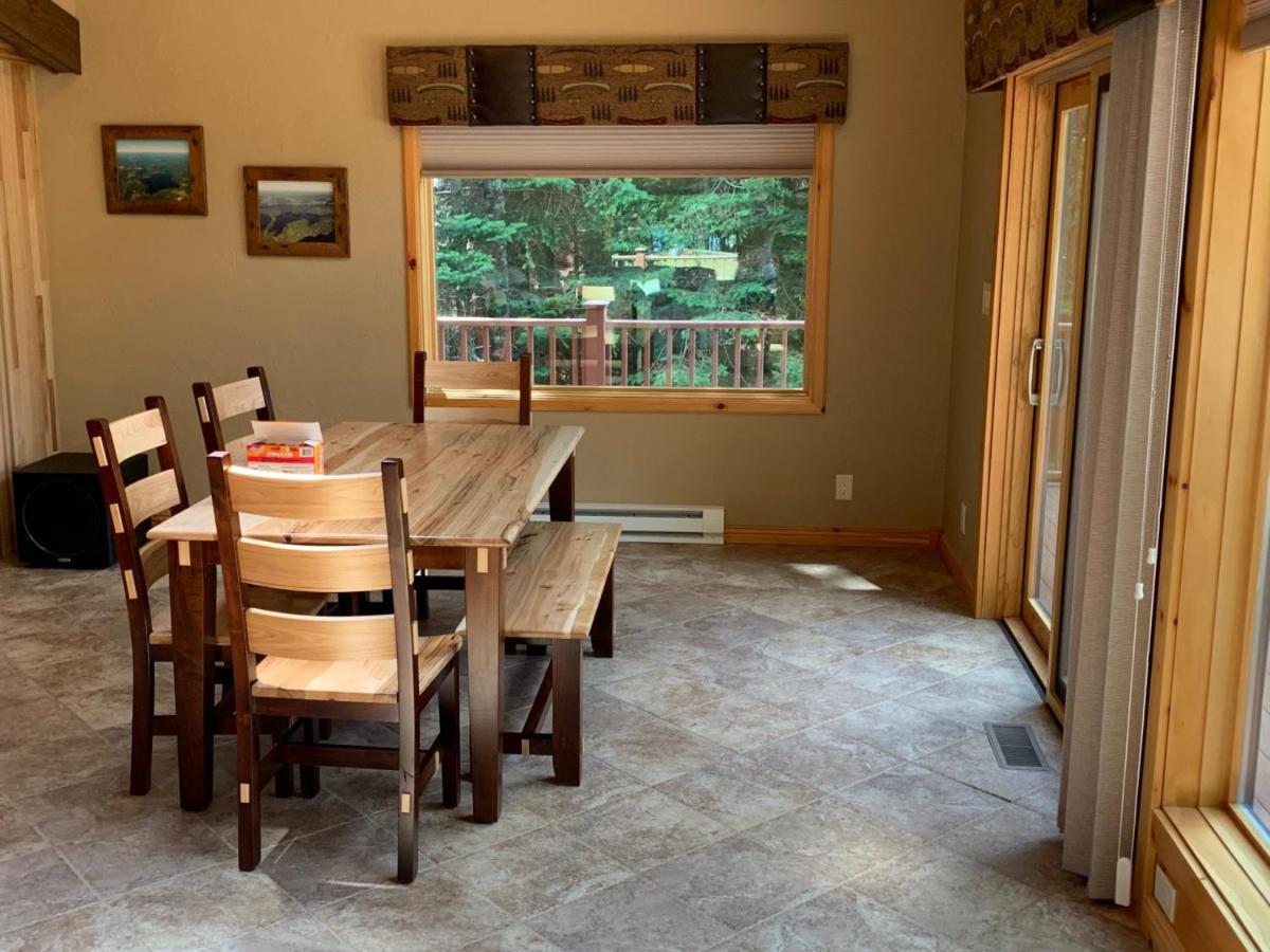 Voyageur Landing Executive Home