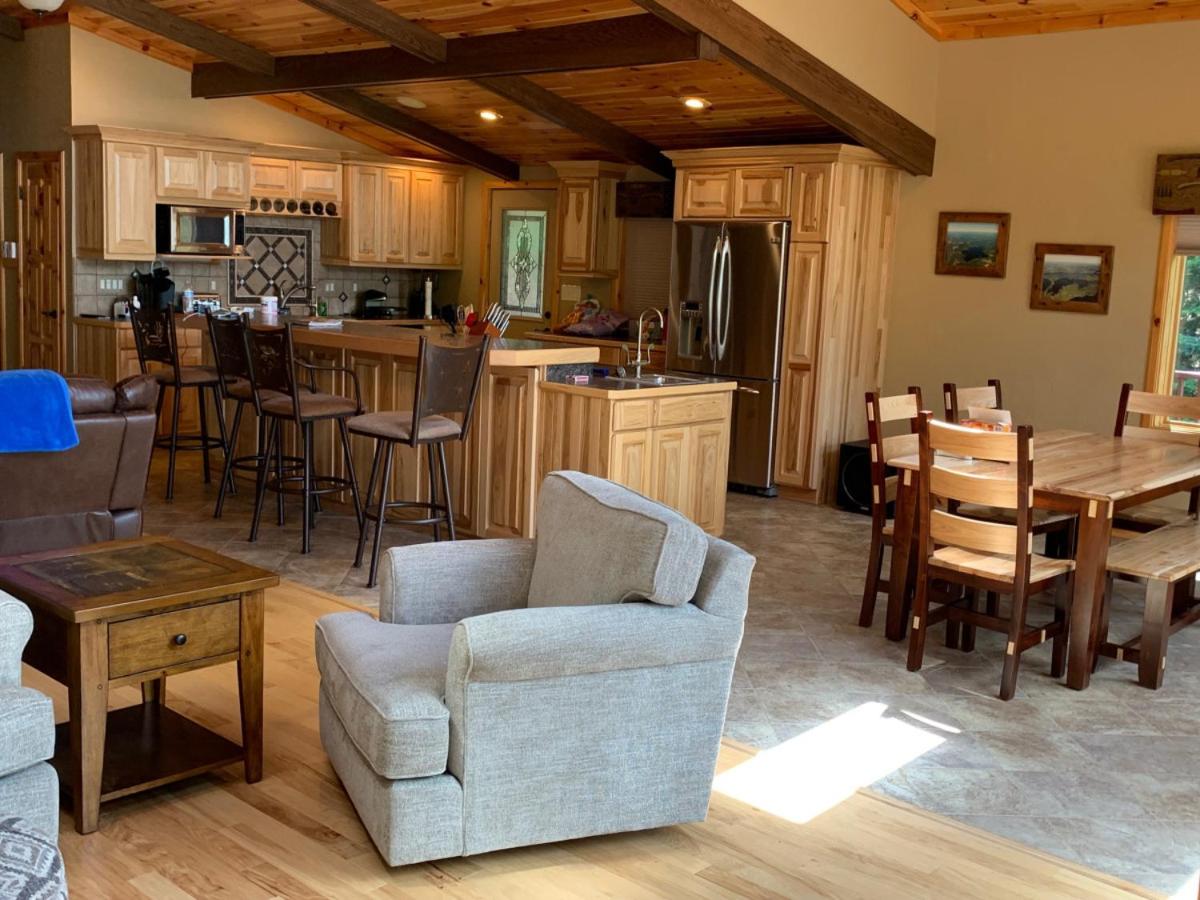 Voyageur Landing Executive Home