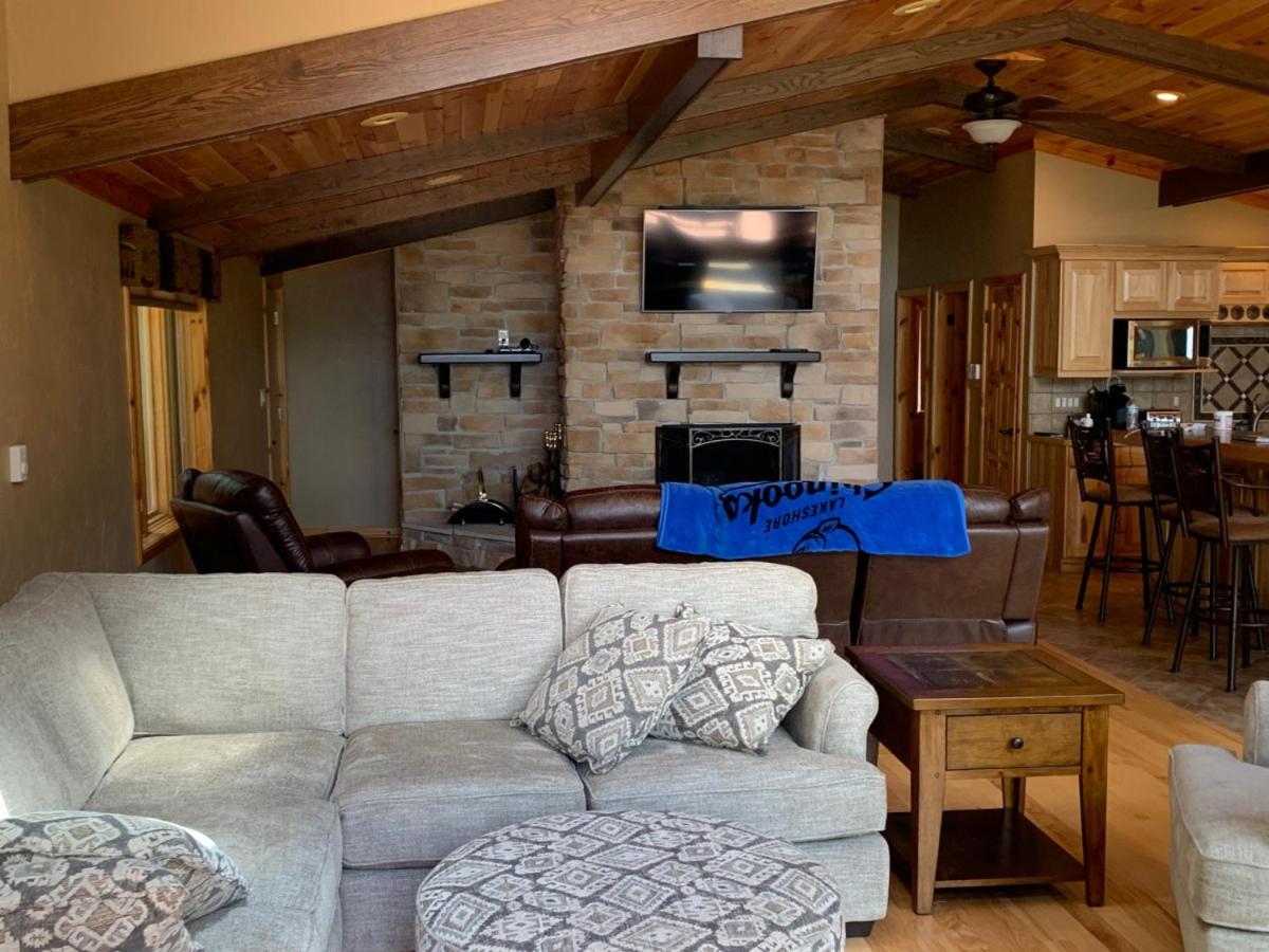 Voyageur Landing Executive Home