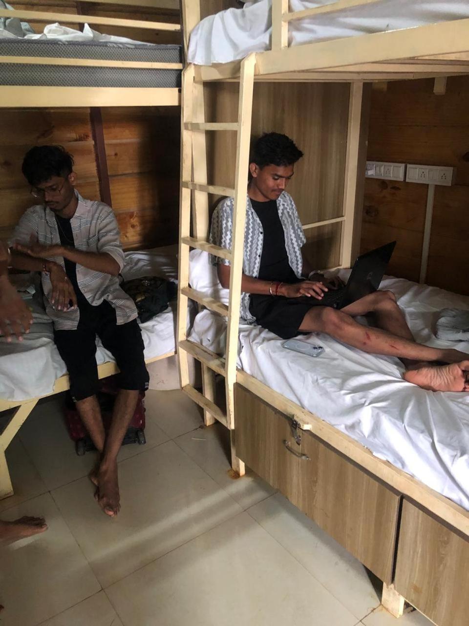 Jeet hostel and Stay Rooms