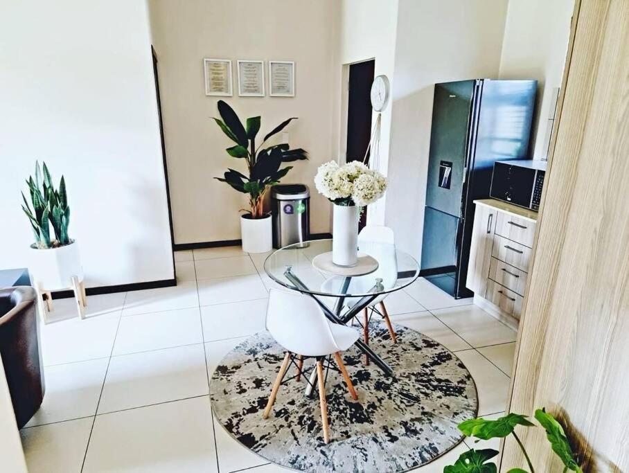 Unique Ensuite Two Bedroom Apartment In A Golf Estate view 4