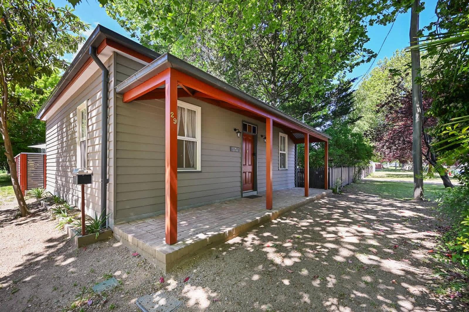 Greenwood Cottage - Close to CBD, Leafy Backyard