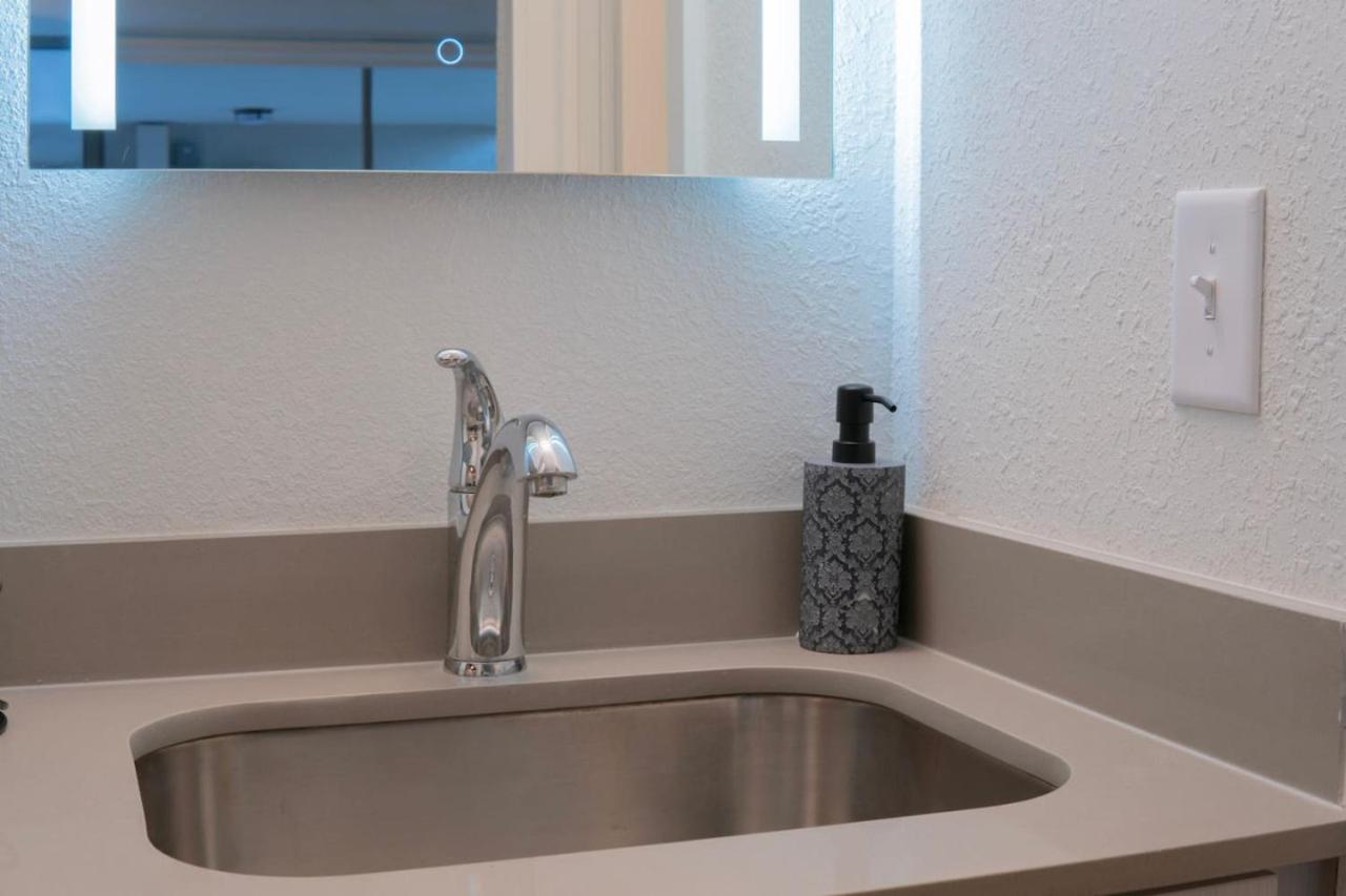 Room Near Disney World and Universal Studios w Free Parking