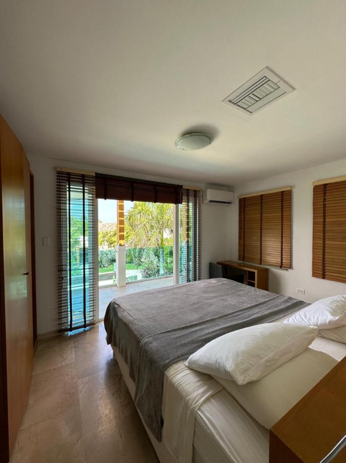 Two attached Villas 14 bedrooms, 12 bathrooms for a total of 28 guests