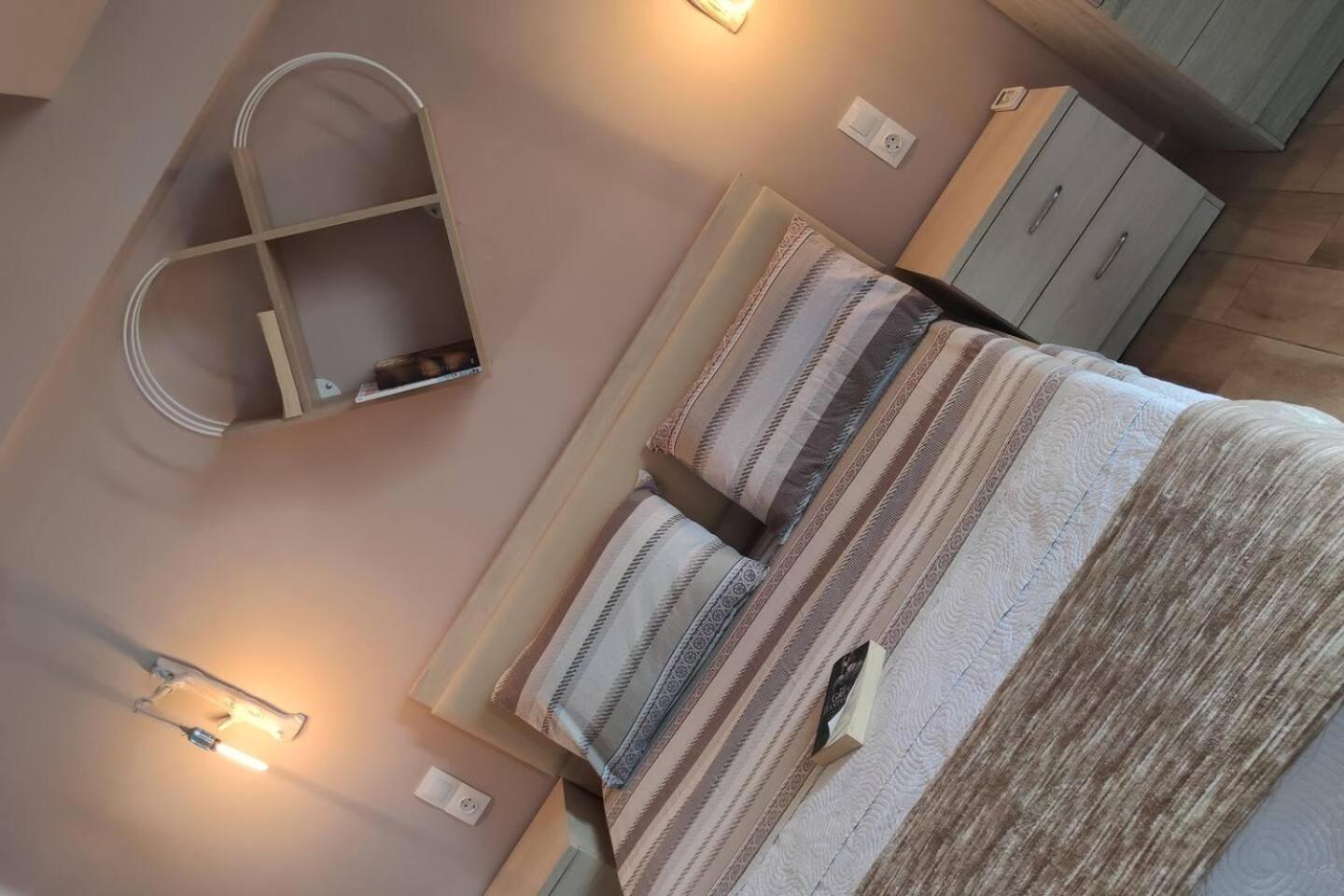 1 Bed - Sleeps 2 - Balcony - Sea View - Parking photo 3