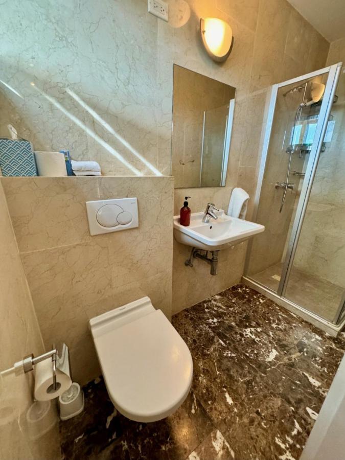 Best Large 7BR Villa with Pool