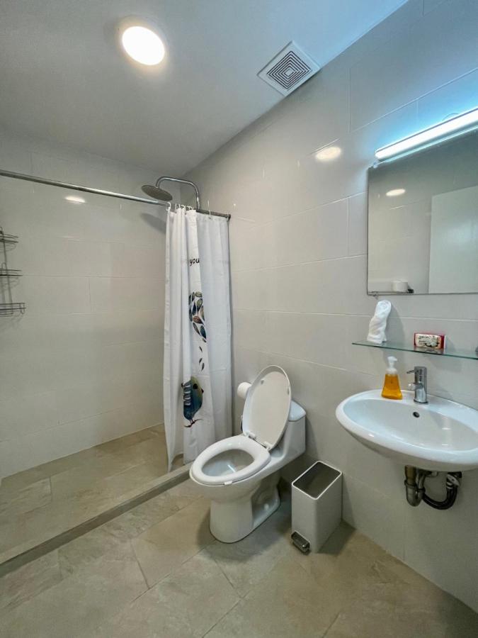 Large 7 bedrooms with 6 bathrooms Villa with private pool near Palm Beach