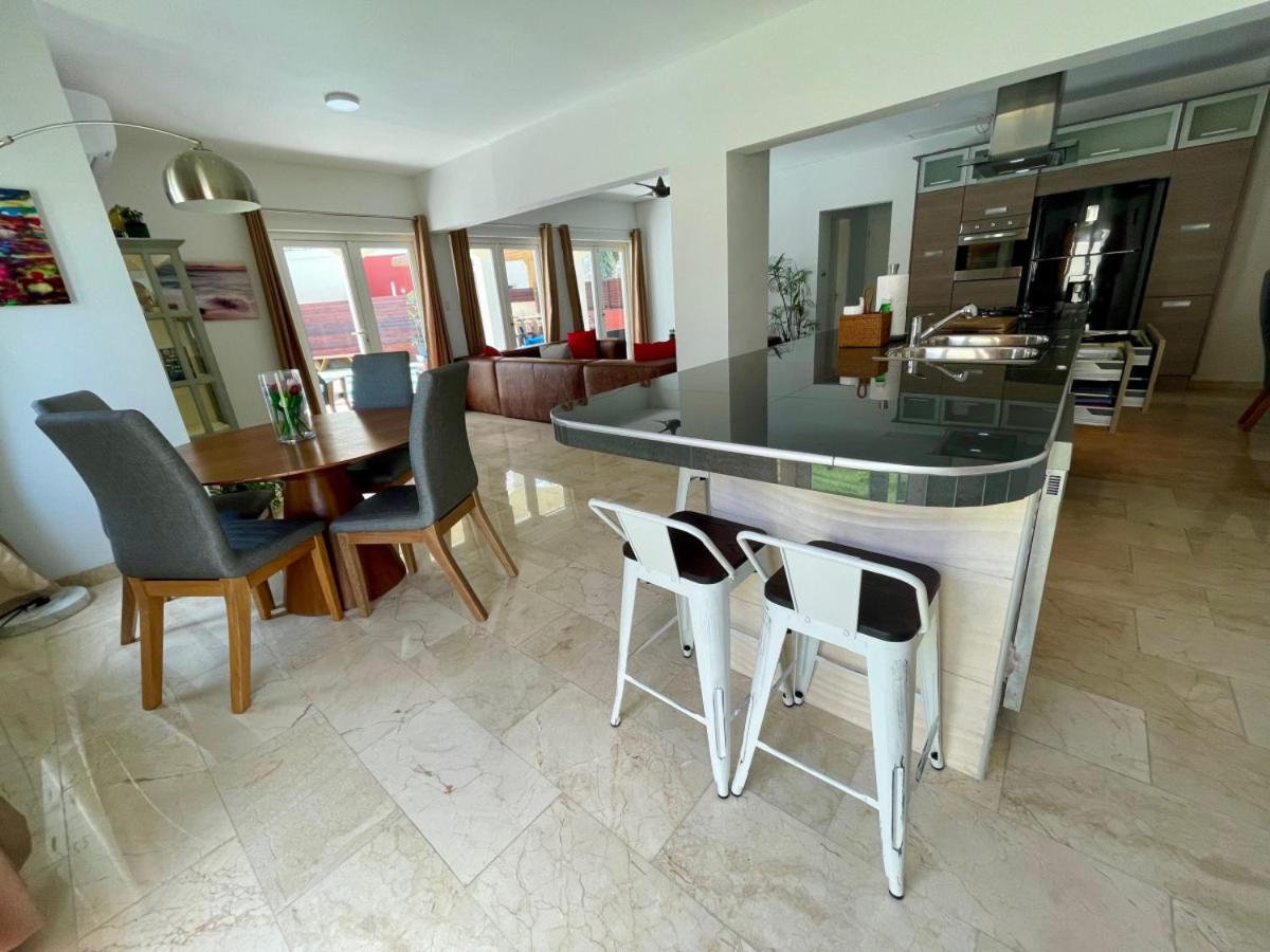 Large 7 bedrooms with 6 bathrooms Villa with private pool near Palm Beach
