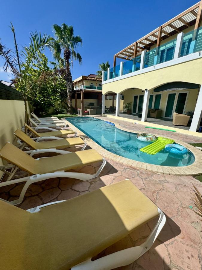 Large 7 bedrooms with 6 bathrooms Villa with private pool near Palm Beach