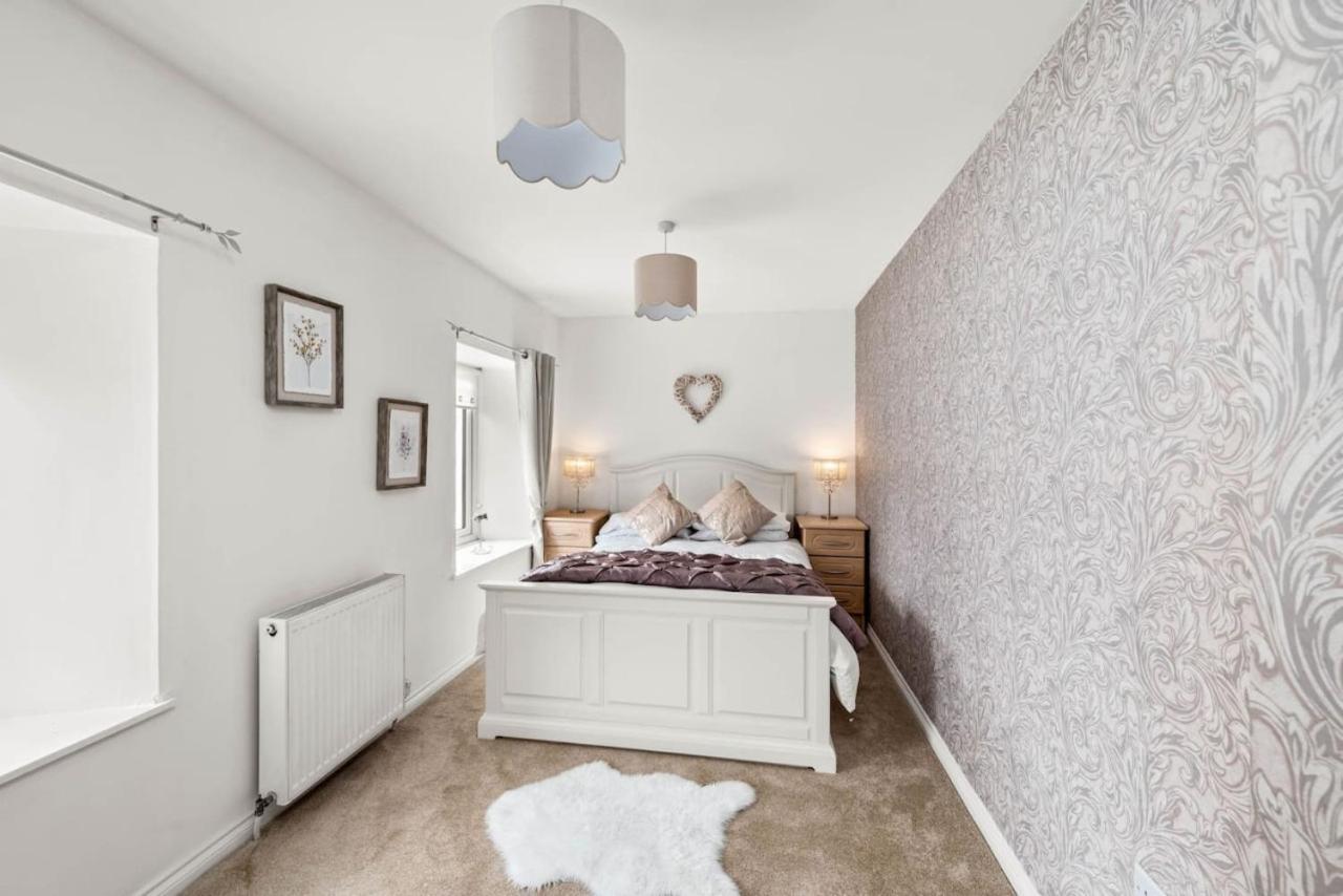 Charming Forfar House and Hot Tub