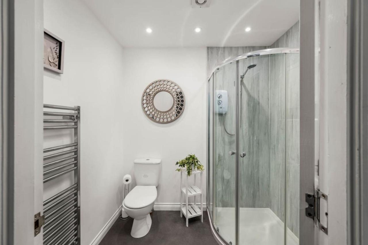 Charming Forfar House and Hot Tub