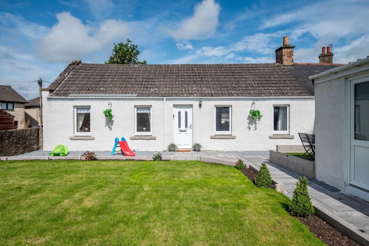 Charming Forfar House and Hot Tub