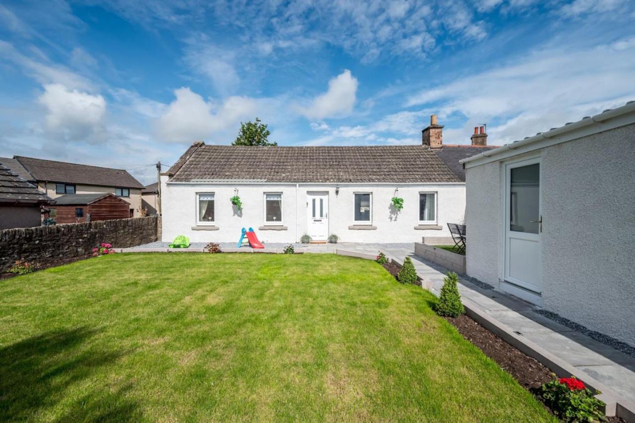 Charming Forfar House and Hot Tub