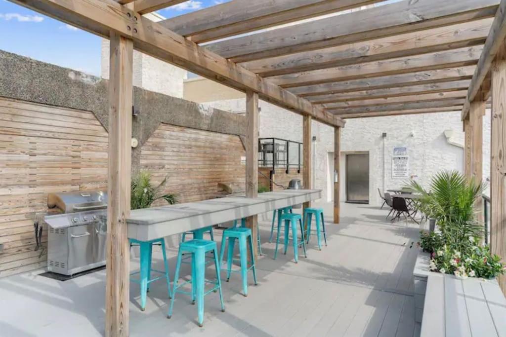 High-End 1BR with Rooftop Amenities view 3