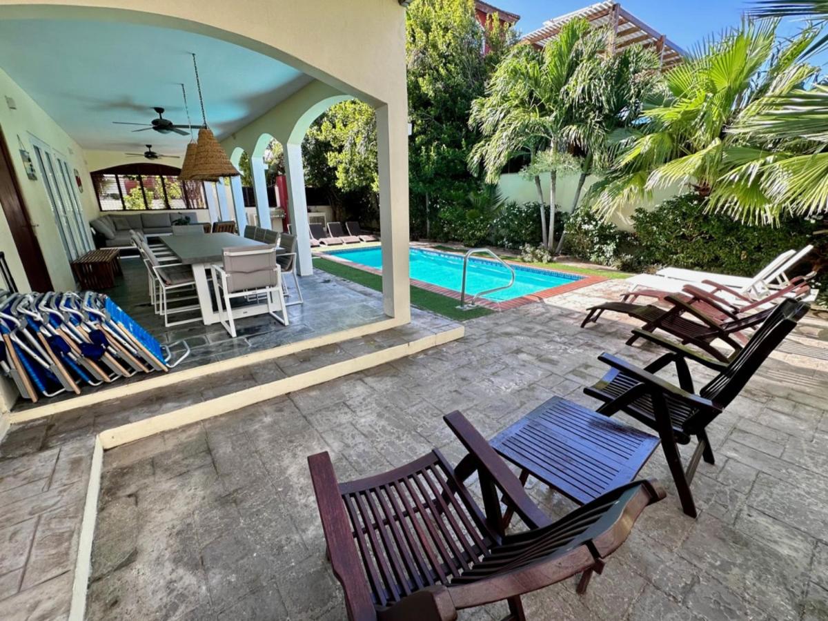 Private 7BR Luxury Villa and Pool walk to Palm Beach