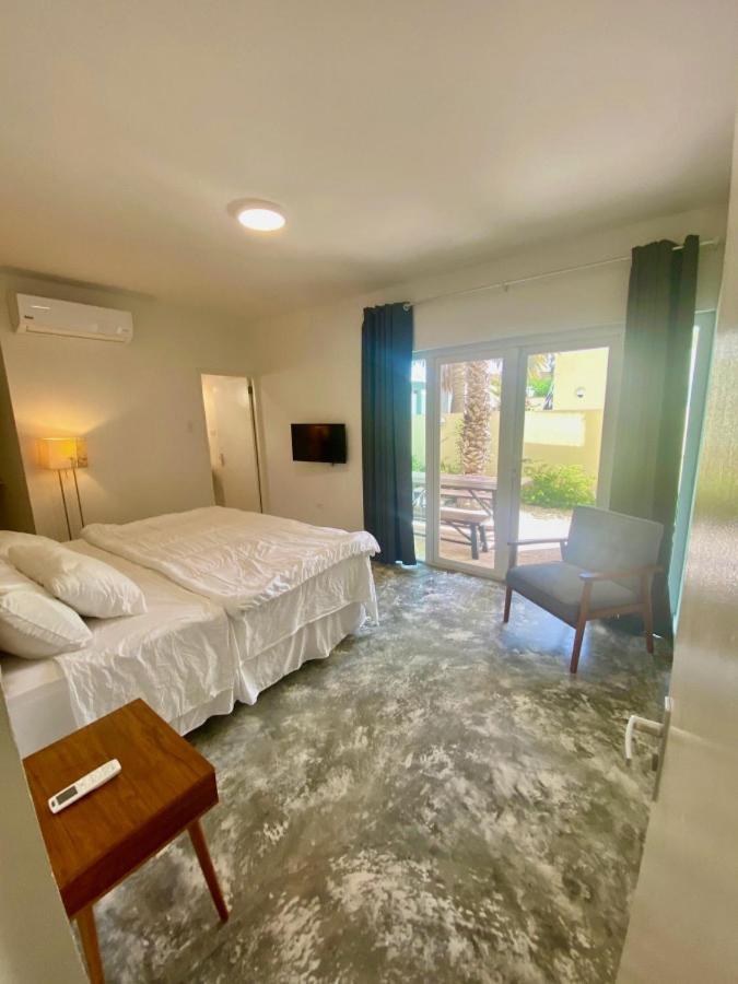 Private 7BR Luxury Villa and Pool walk to Palm Beach