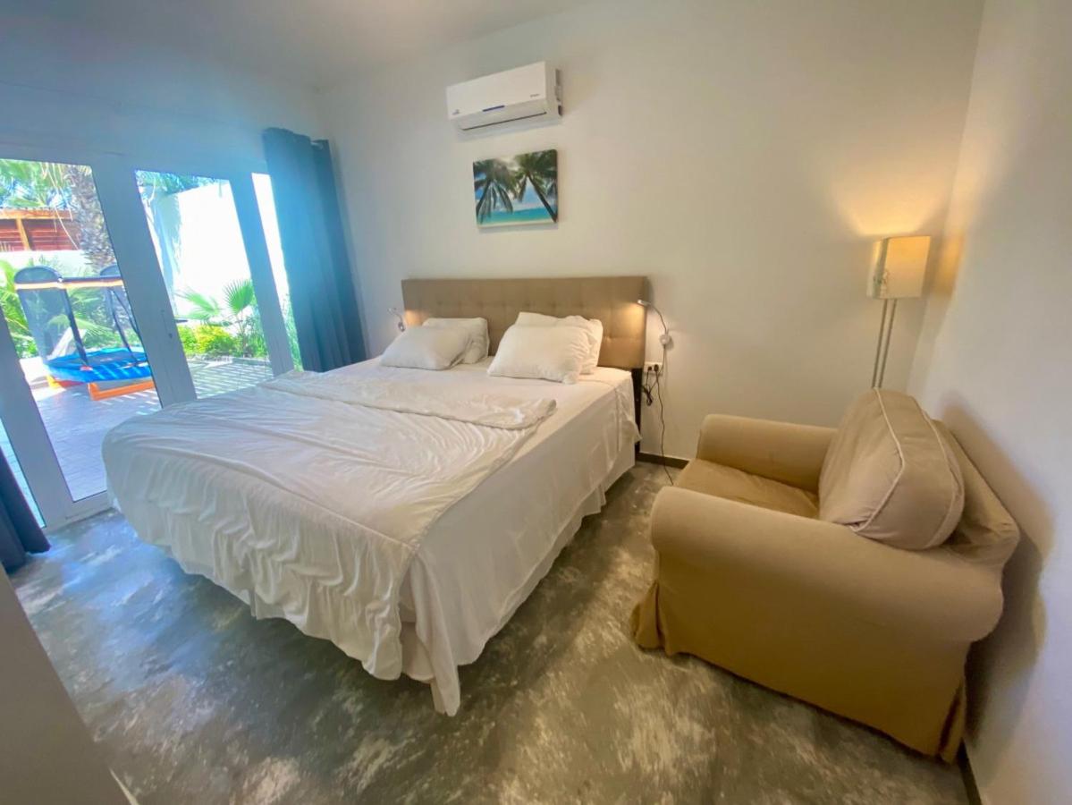Private 7BR Luxury Villa and Pool walk to Palm Beach