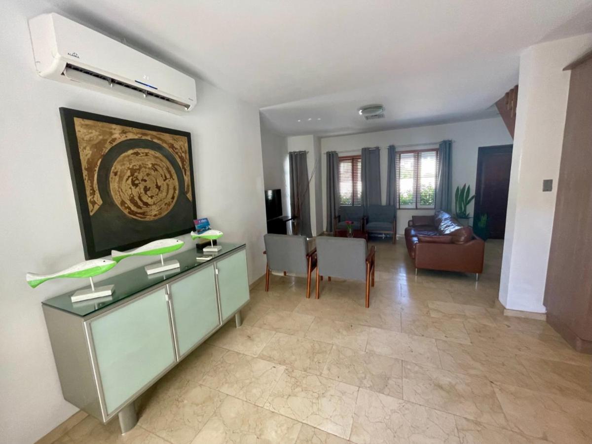 Private 7BR Luxury Villa and Pool walk to Palm Beach