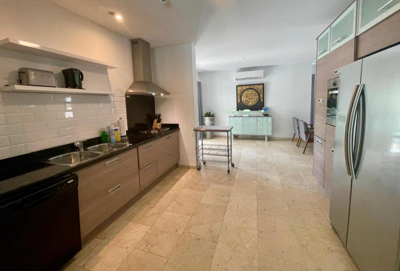 Private 7BR Luxury Villa and Pool walk to Palm Beach