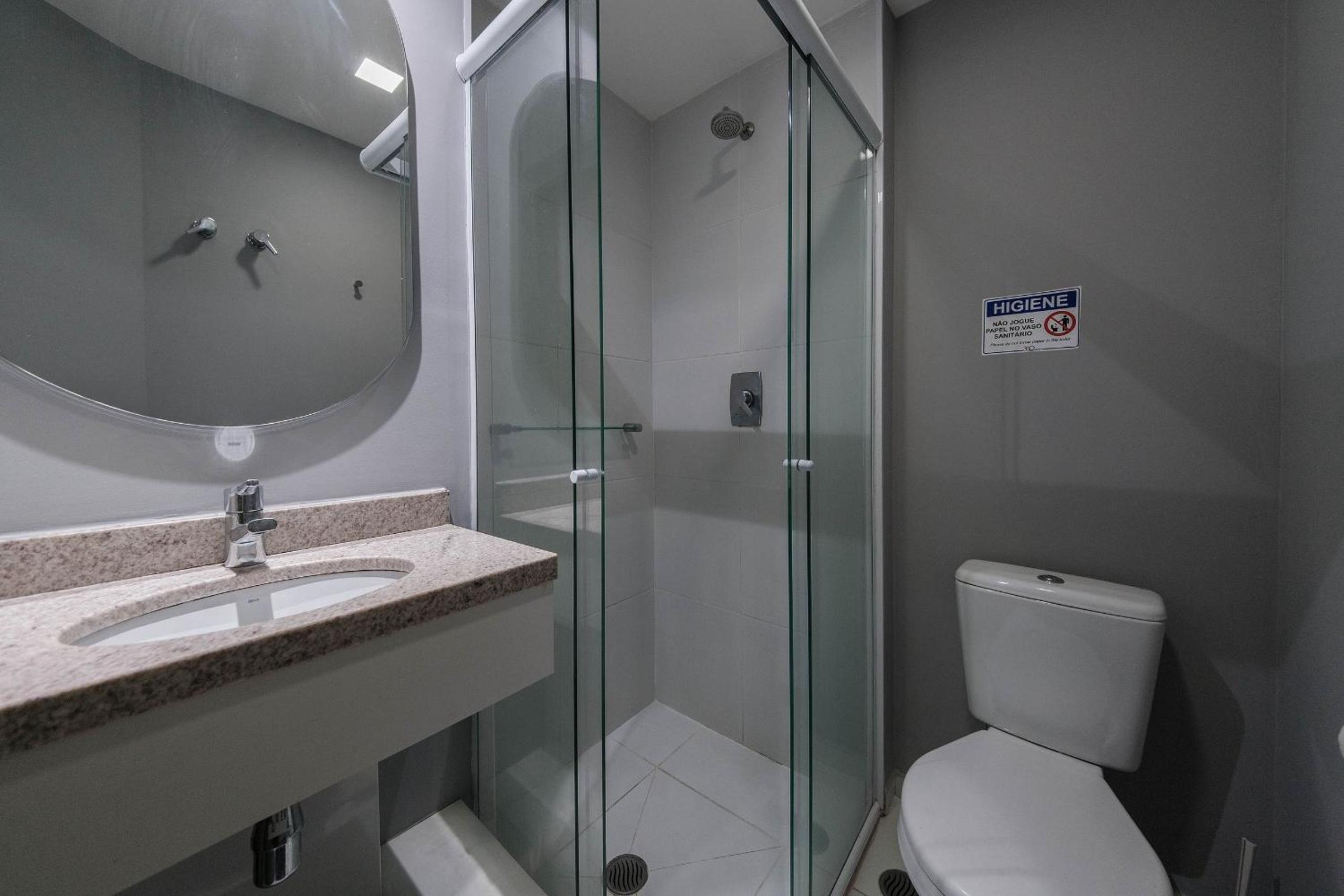 LZ414 - Conforto na Luz: Apto Moderno com Piscina