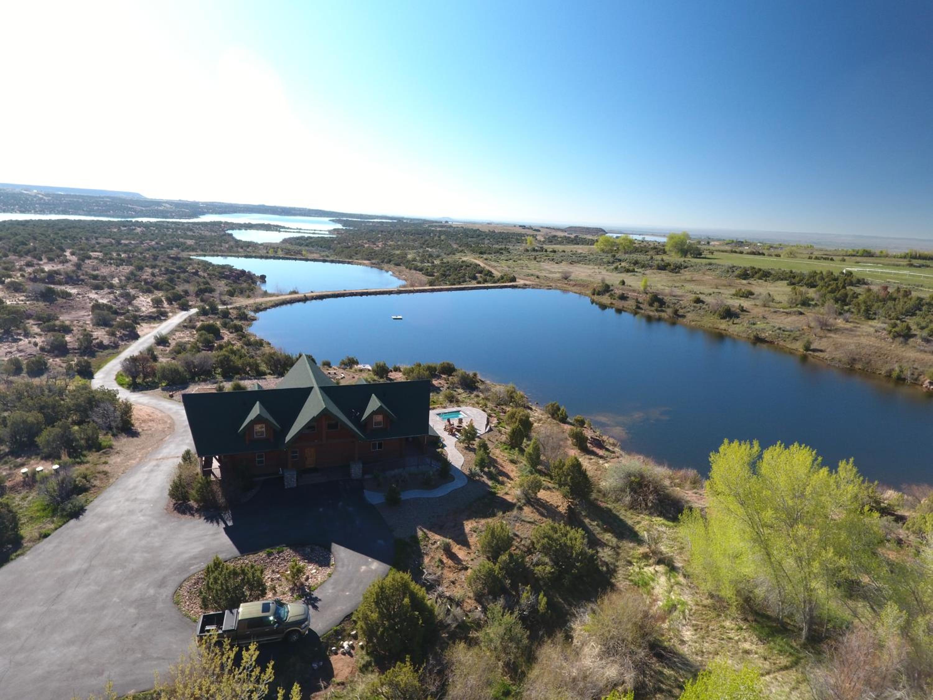 Beautiful Lake-Side 5 Bedroom Lodge view 2