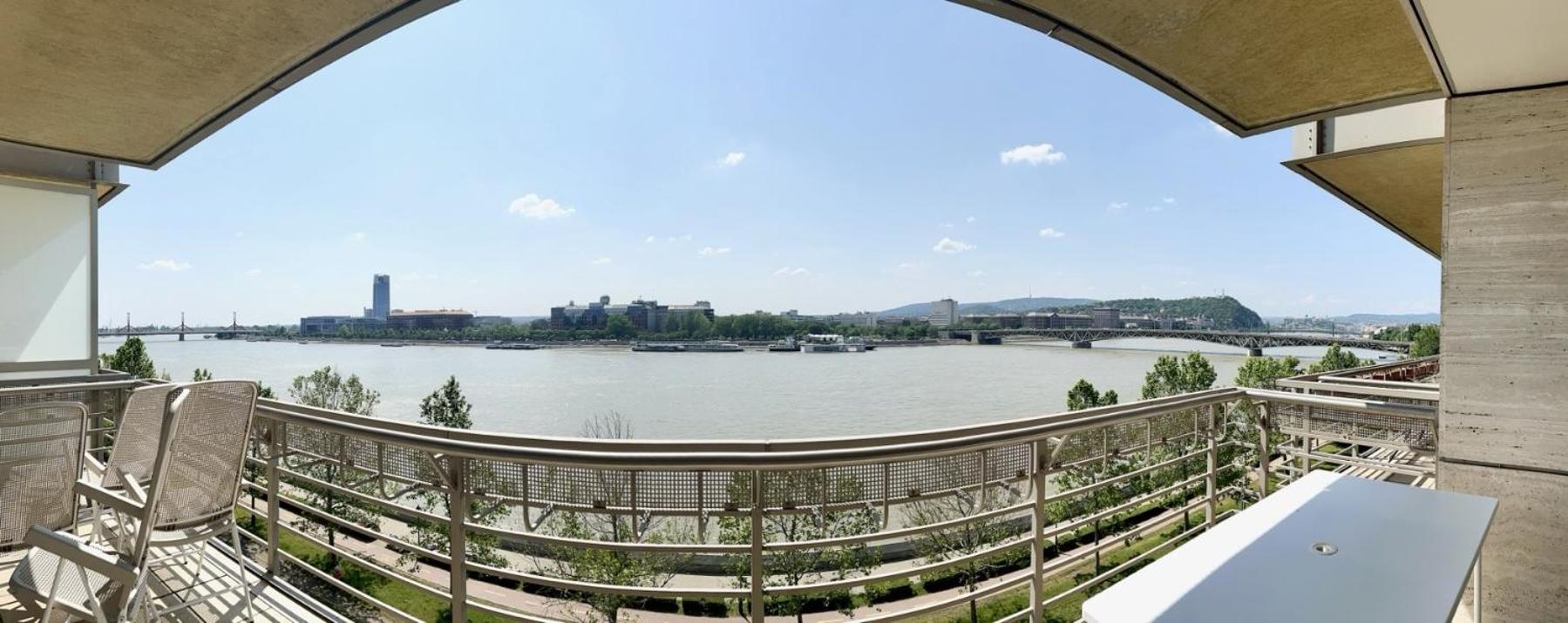 luxury apartment with a beautiful view Danubius