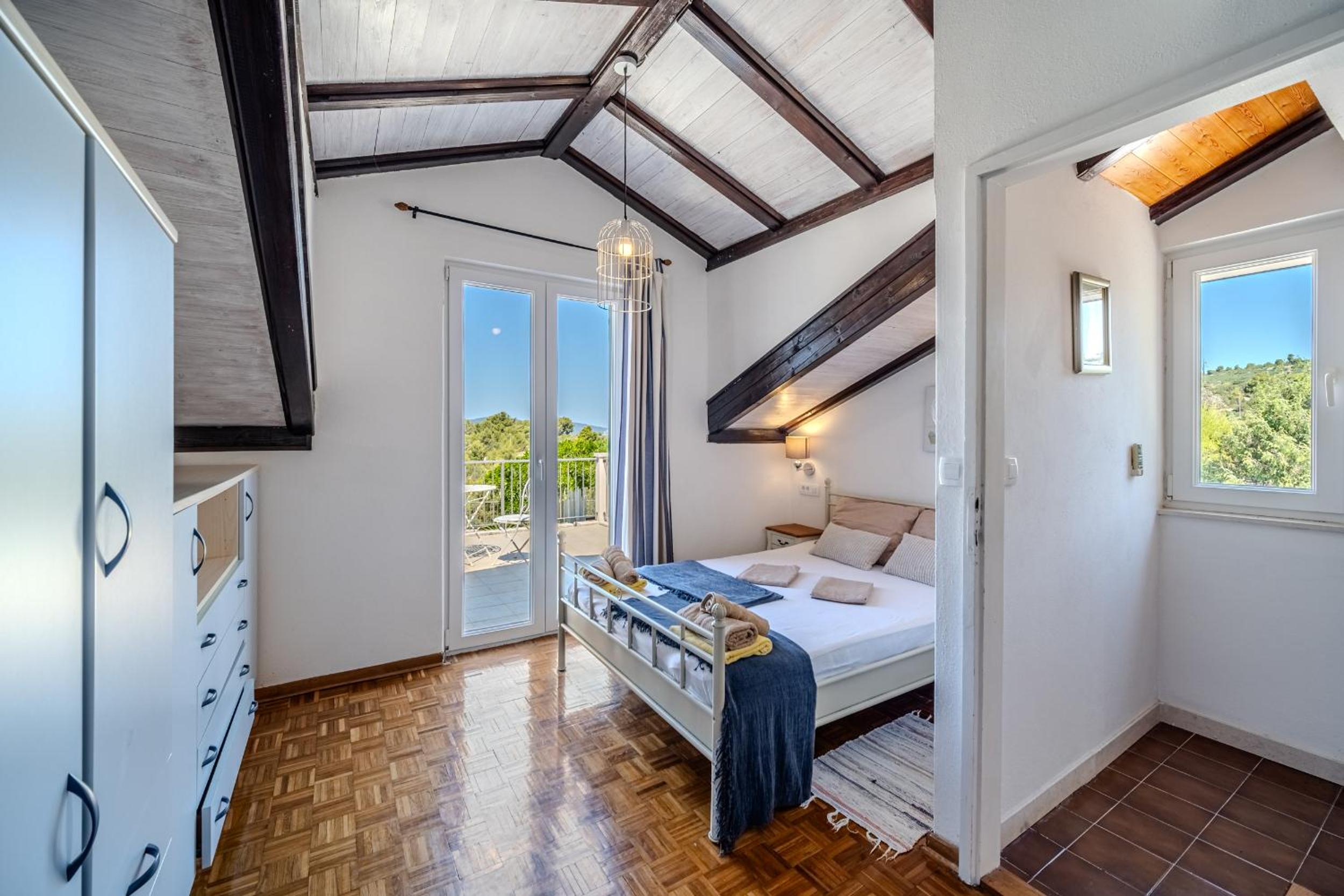 Villa Julia with heated pool and hot tub, ideal for large groups view 4