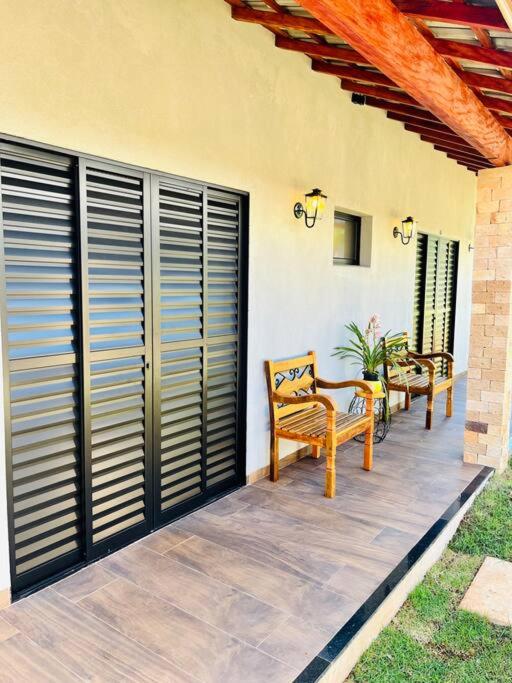 Casa com Piscina Aquecida perto dos parques - Recanto Quinta das Palmeiras Olímpia-SP