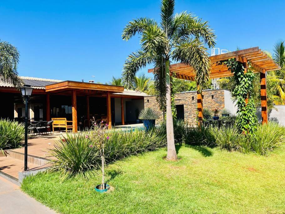 Casa com Piscina Aquecida perto dos parques - Recanto Quinta das Palmeiras Olímpia-SP