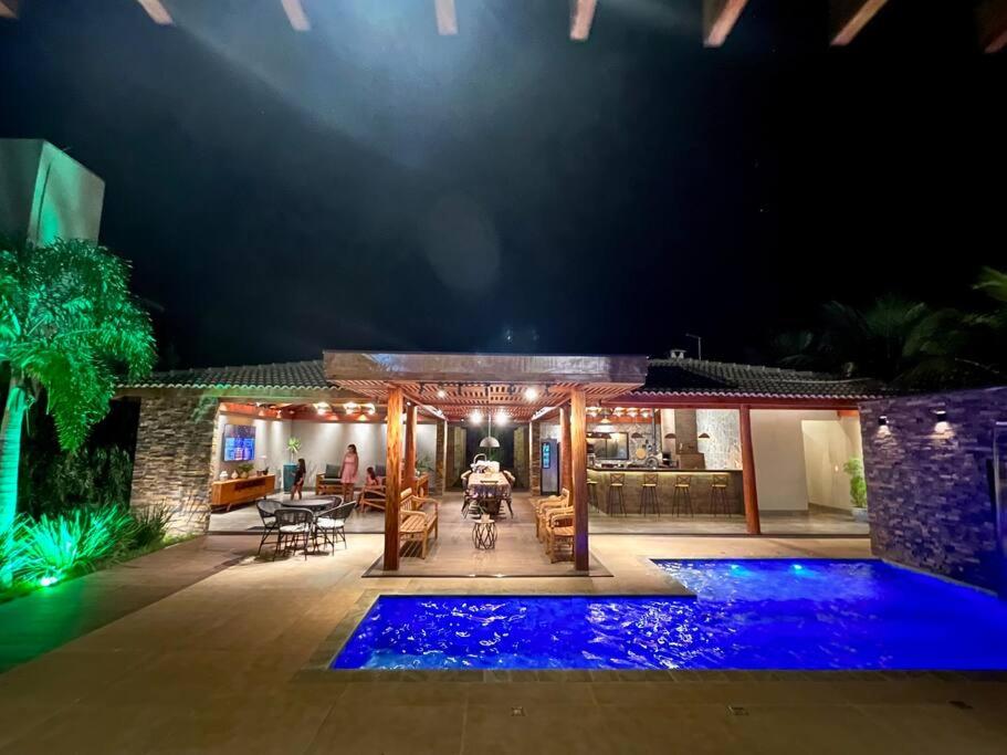 Casa com Piscina Aquecida perto dos parques - Recanto Quinta das Palmeiras Olímpia-SP