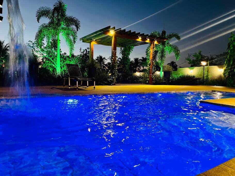 Casa com Piscina Aquecida perto dos parques - Recanto Quinta das Palmeiras Olímpia-SP