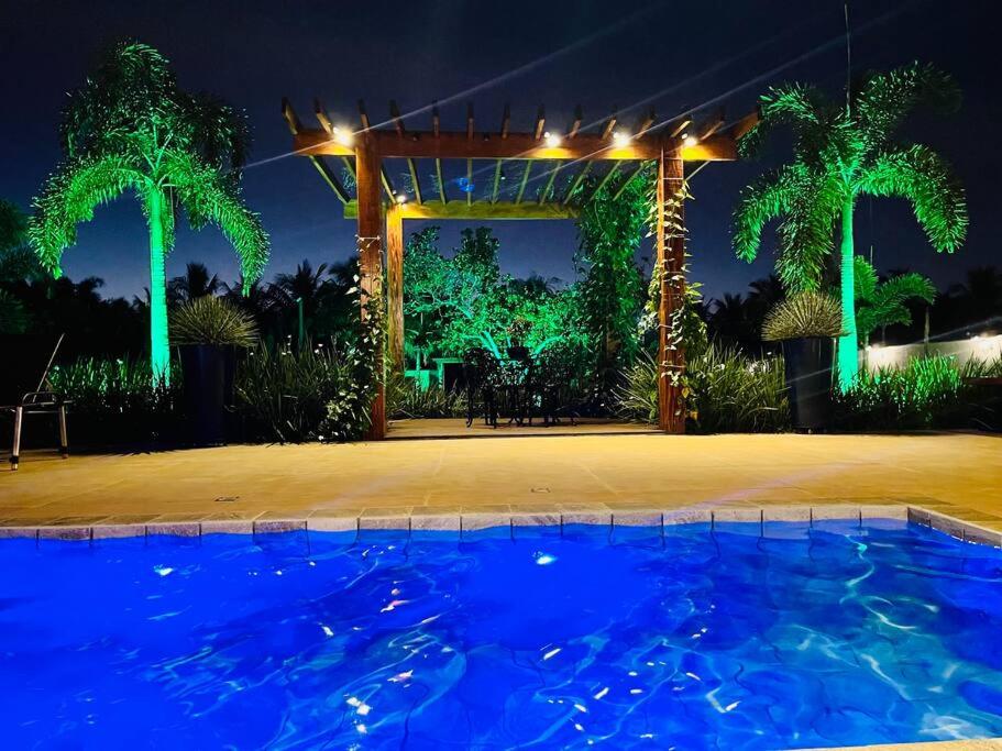 Casa com Piscina Aquecida perto dos parques - Recanto Quinta das Palmeiras Olímpia-SP