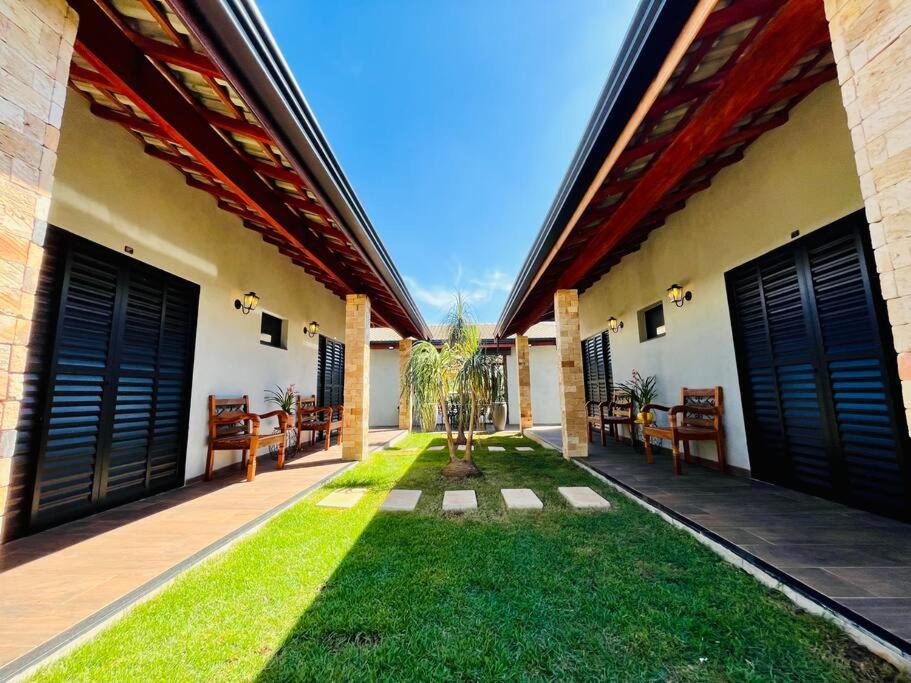 Casa com Piscina Aquecida perto dos parques - Recanto Quinta das Palmeiras Olímpia-SP