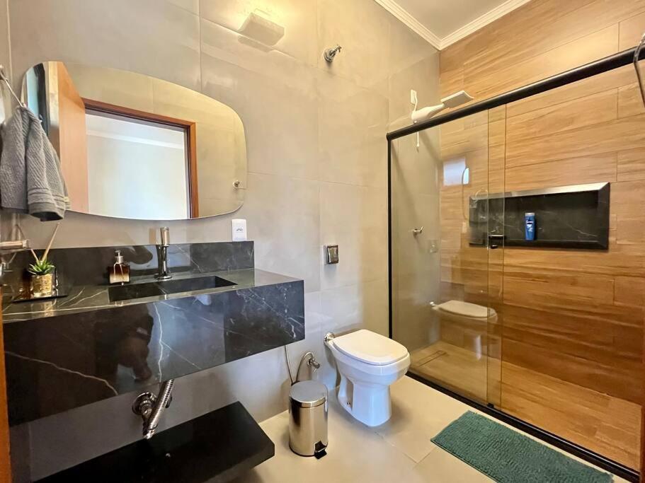 Casa com Piscina Aquecida perto dos parques - Recanto Quinta das Palmeiras Olímpia-SP