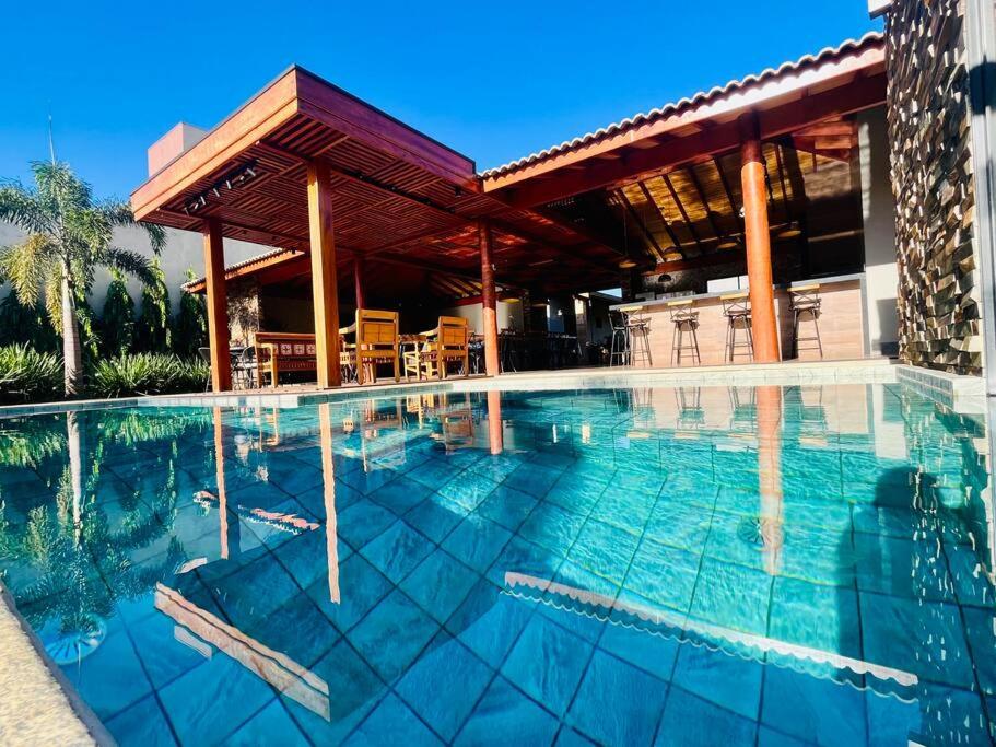 Casa com Piscina Aquecida perto dos parques - Recanto Quinta das Palmeiras Olímpia-SP