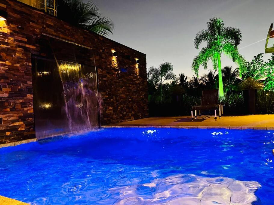 Casa com Piscina Aquecida perto dos parques - Recanto Quinta das Palmeiras Olímpia-SP