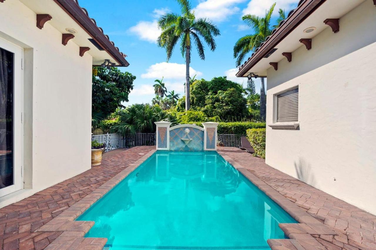 Luxurious 5BR and 3BA Lakefront Villa near Beach view 3