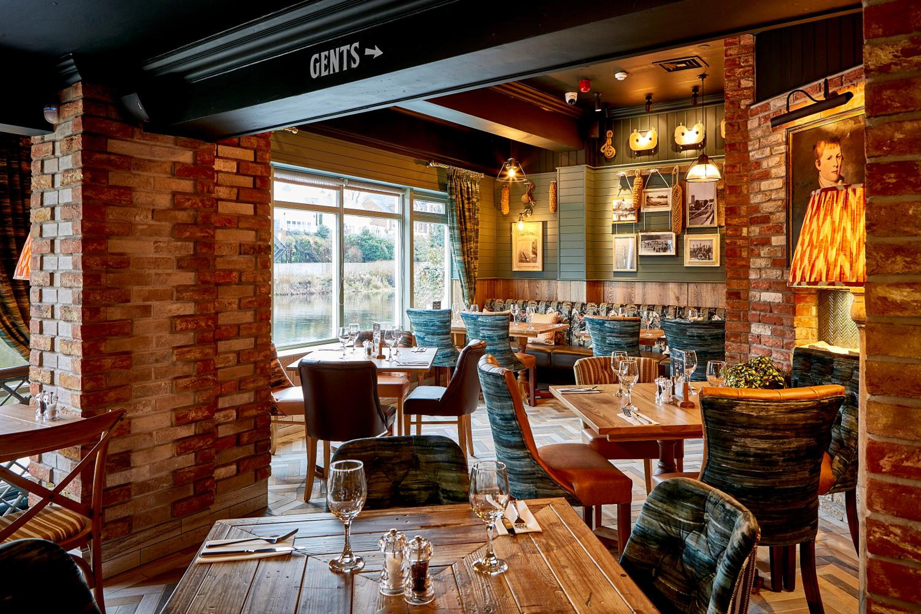 The Boathouse Inn & Riverside Rooms