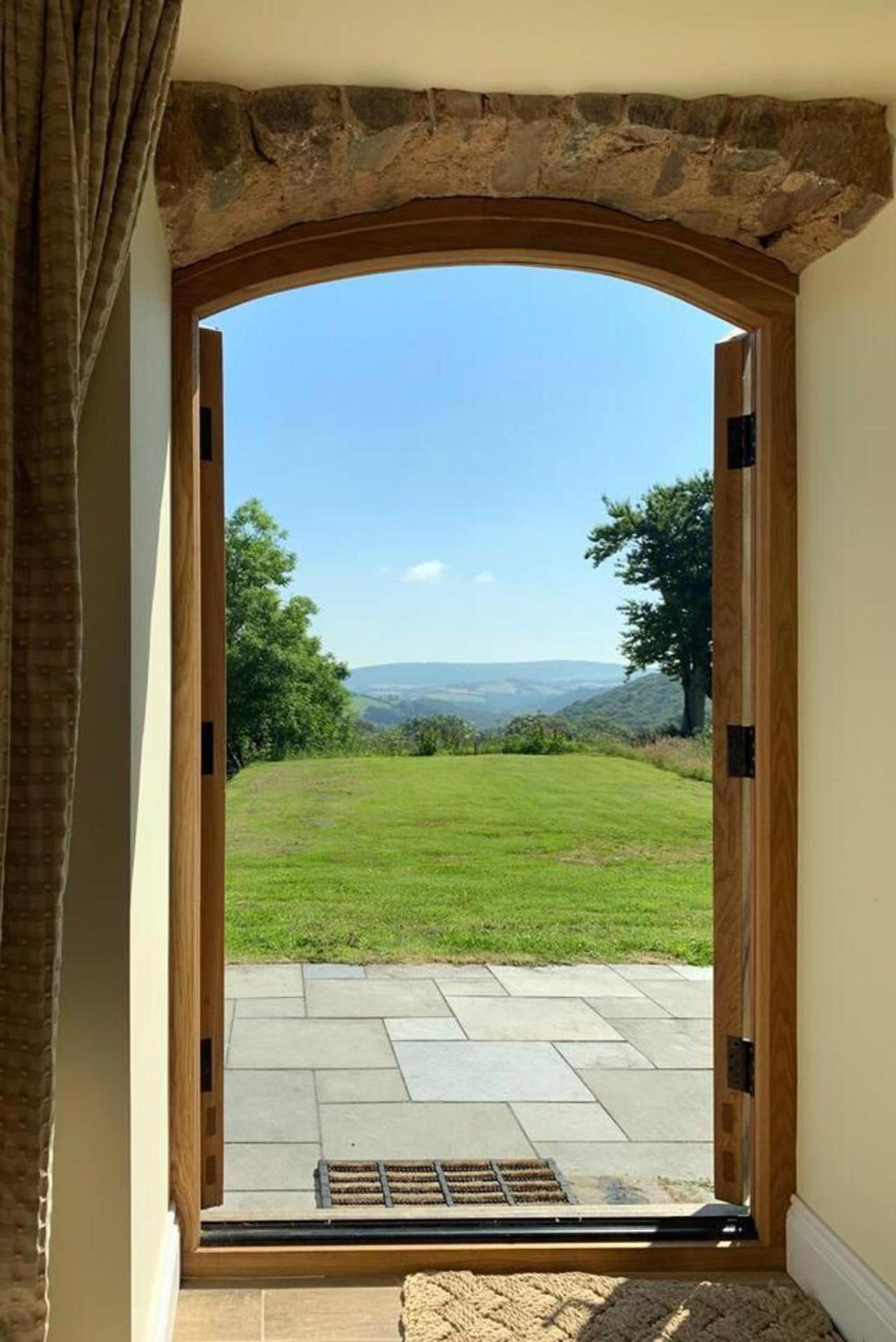 1 Bed Cottage - Sleeps 2 - Parking - Wifi view 3