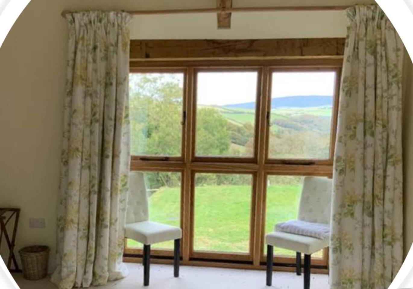 1 Bed Cottage - Sleeps 2 - Parking - Wifi view 5