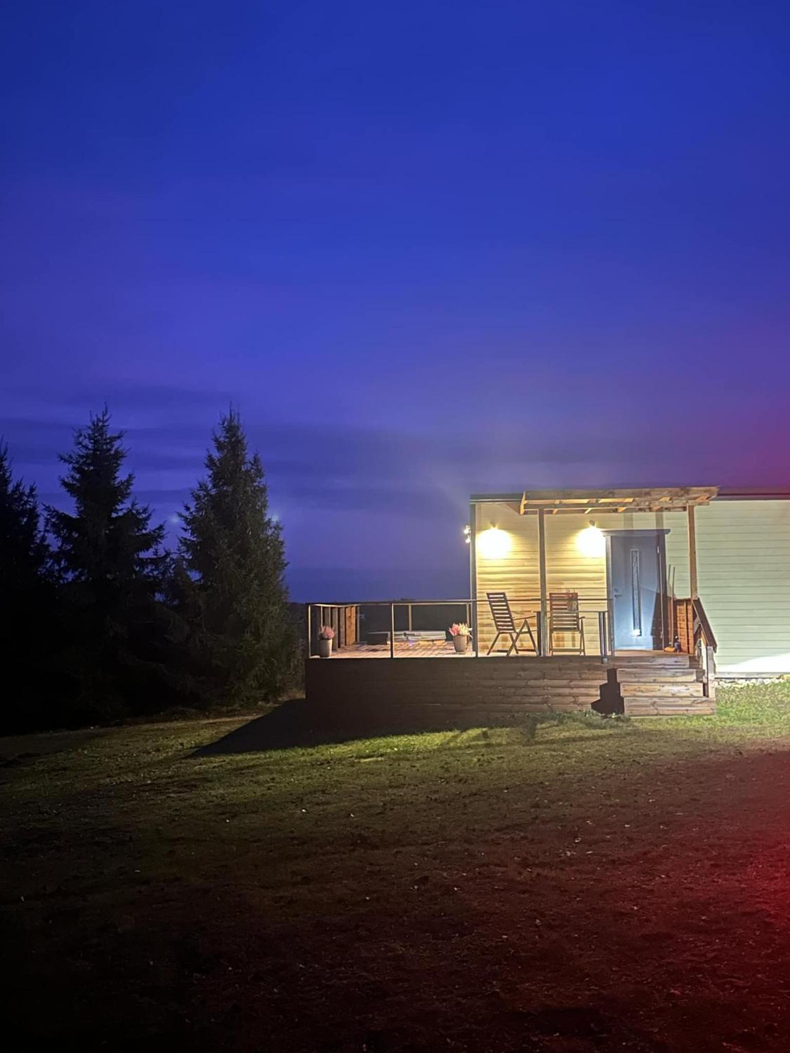 Raadivere Põllupeegel with Sauna