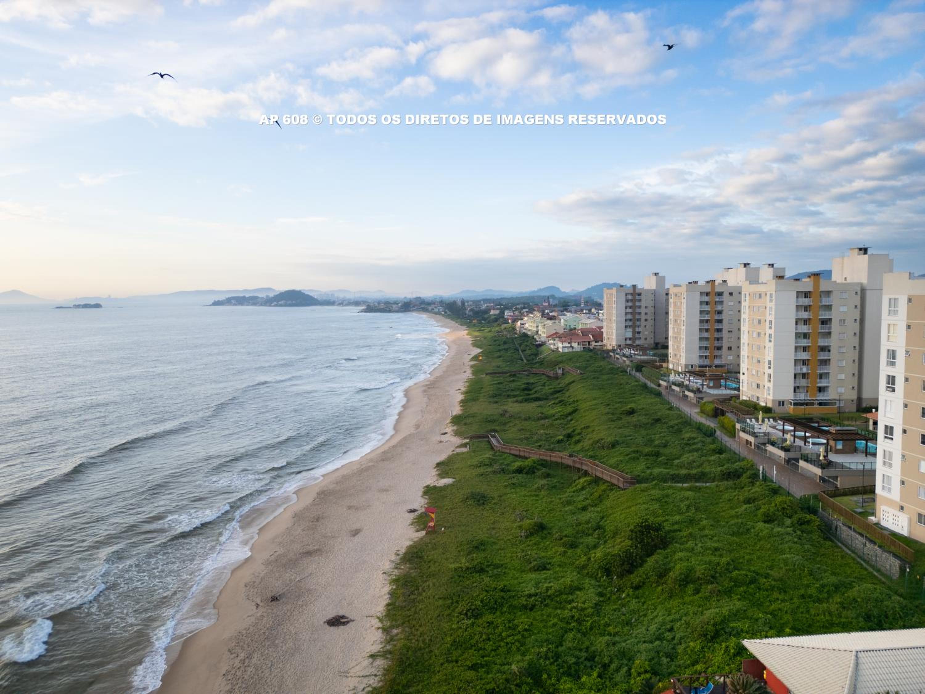 Aptos completo com vista mar pé na areia em Barra Velha em condomínio Resort com Spa, Piscina, quadra de futebol, Sala de jogos, brinquedoteca, Complexo co