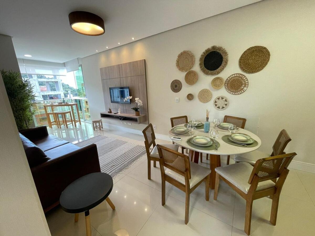 cód 25 · Apartamento á poucos passos do mar