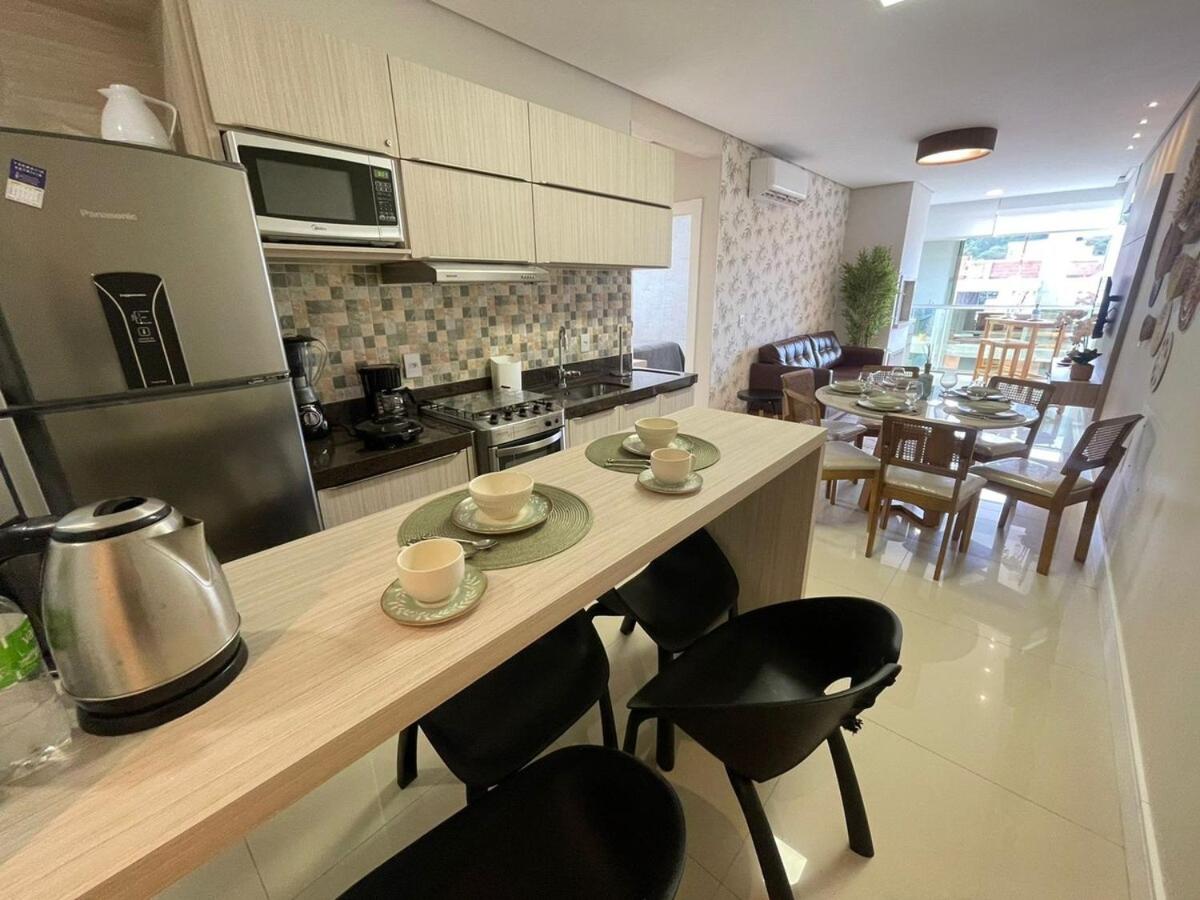 cód 25 · Apartamento á poucos passos do mar