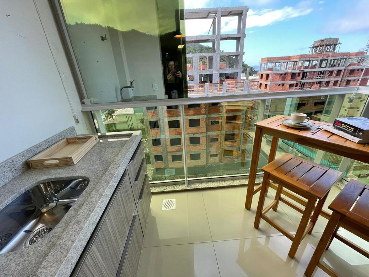 cód 25 · Apartamento á poucos passos do mar