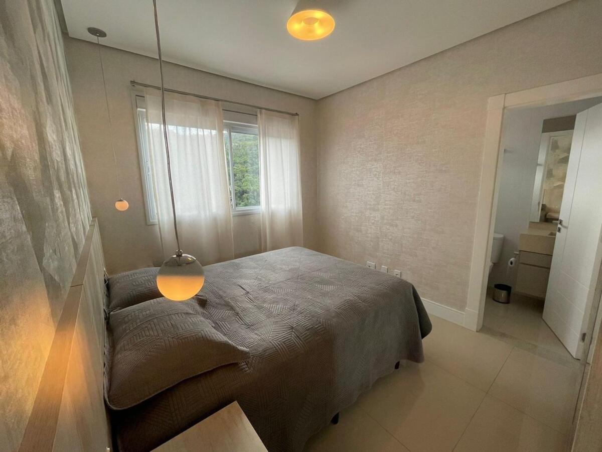 cód 25 · Apartamento á poucos passos do mar