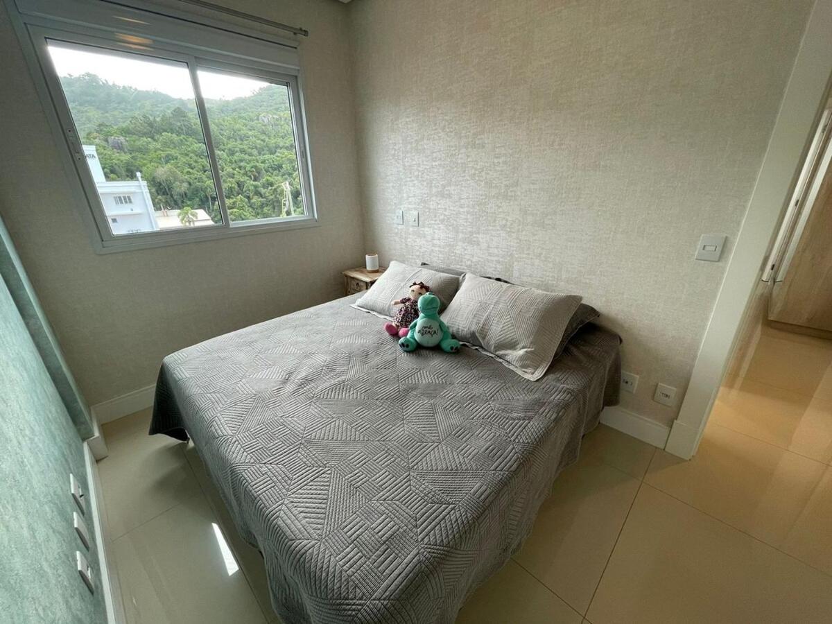 cód 25 · Apartamento á poucos passos do mar