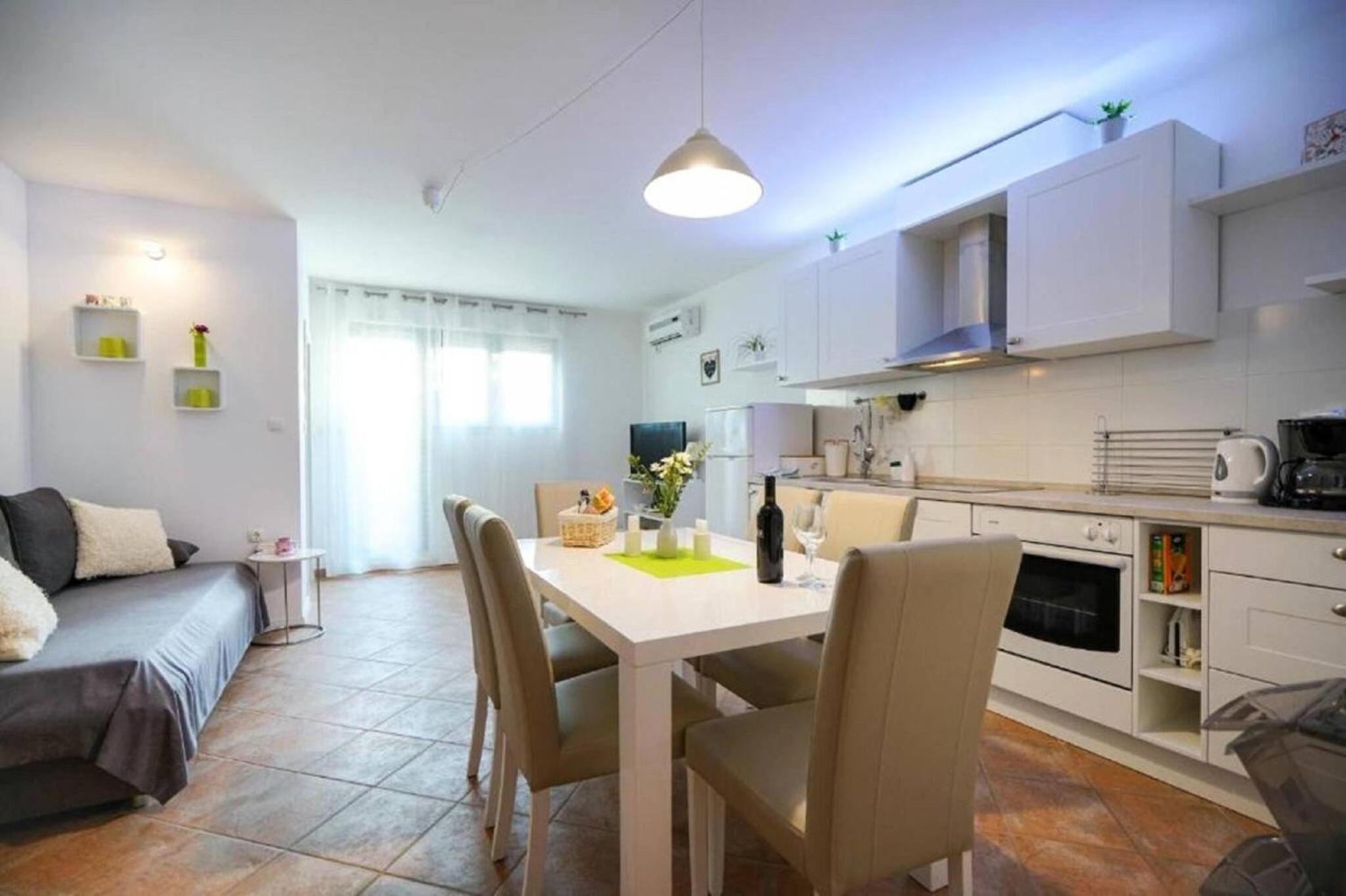 MY DALMATIA - Apartment Cvita with shared pool view 5